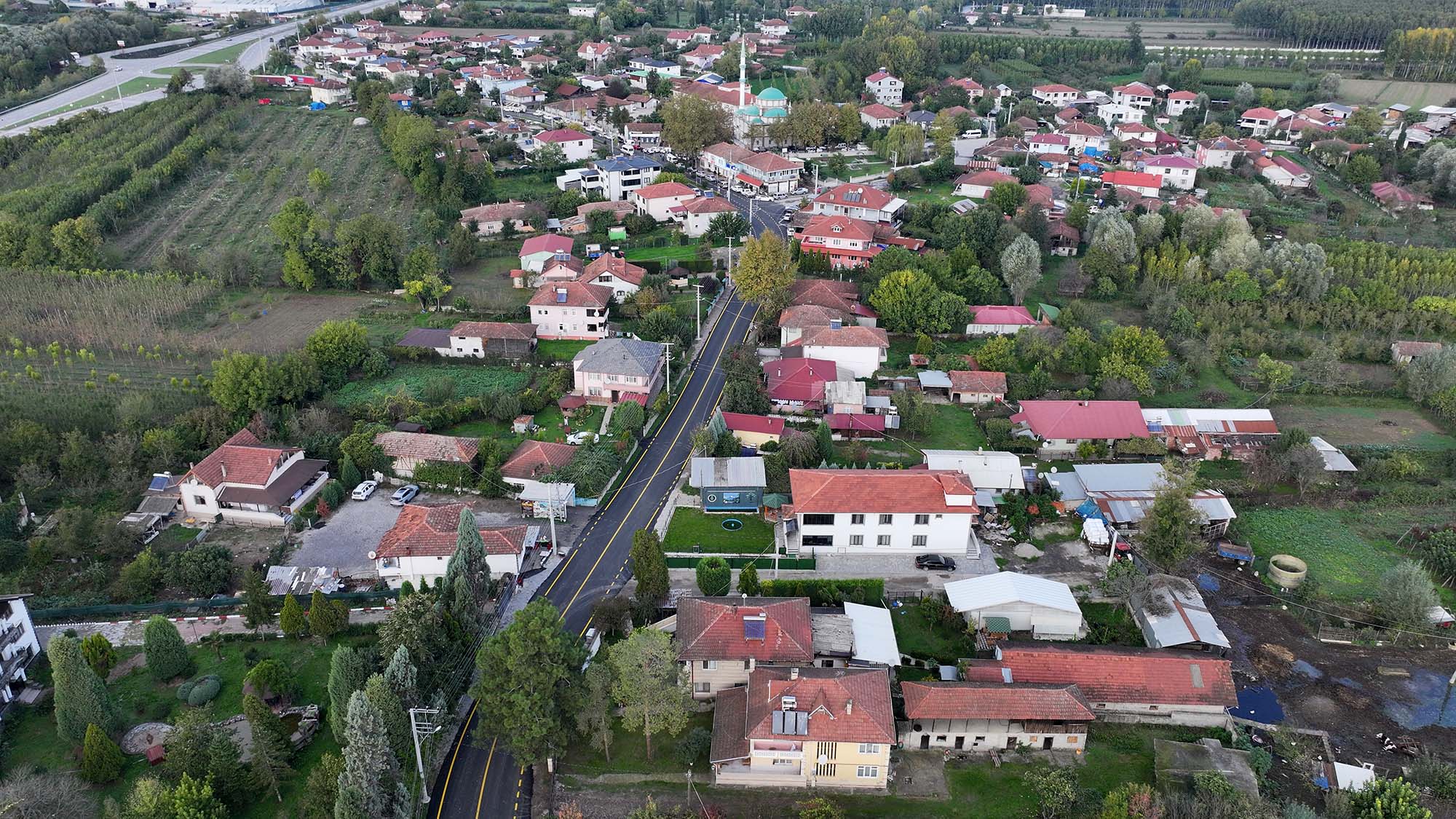 Akyazı’da kırsal ulaşım yenilendi