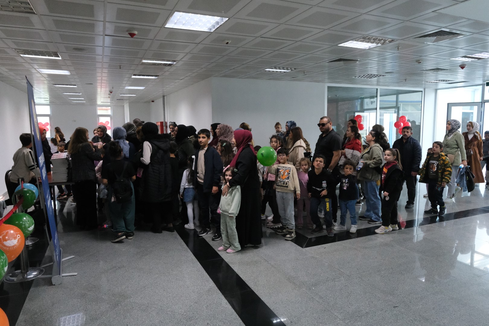 Çocukların Mutluluğu Salona Sığmadı