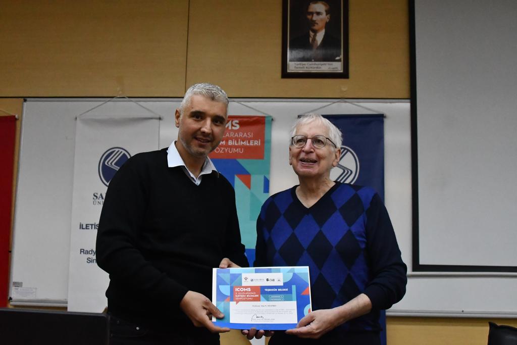 Dijital çağ tartışıldı