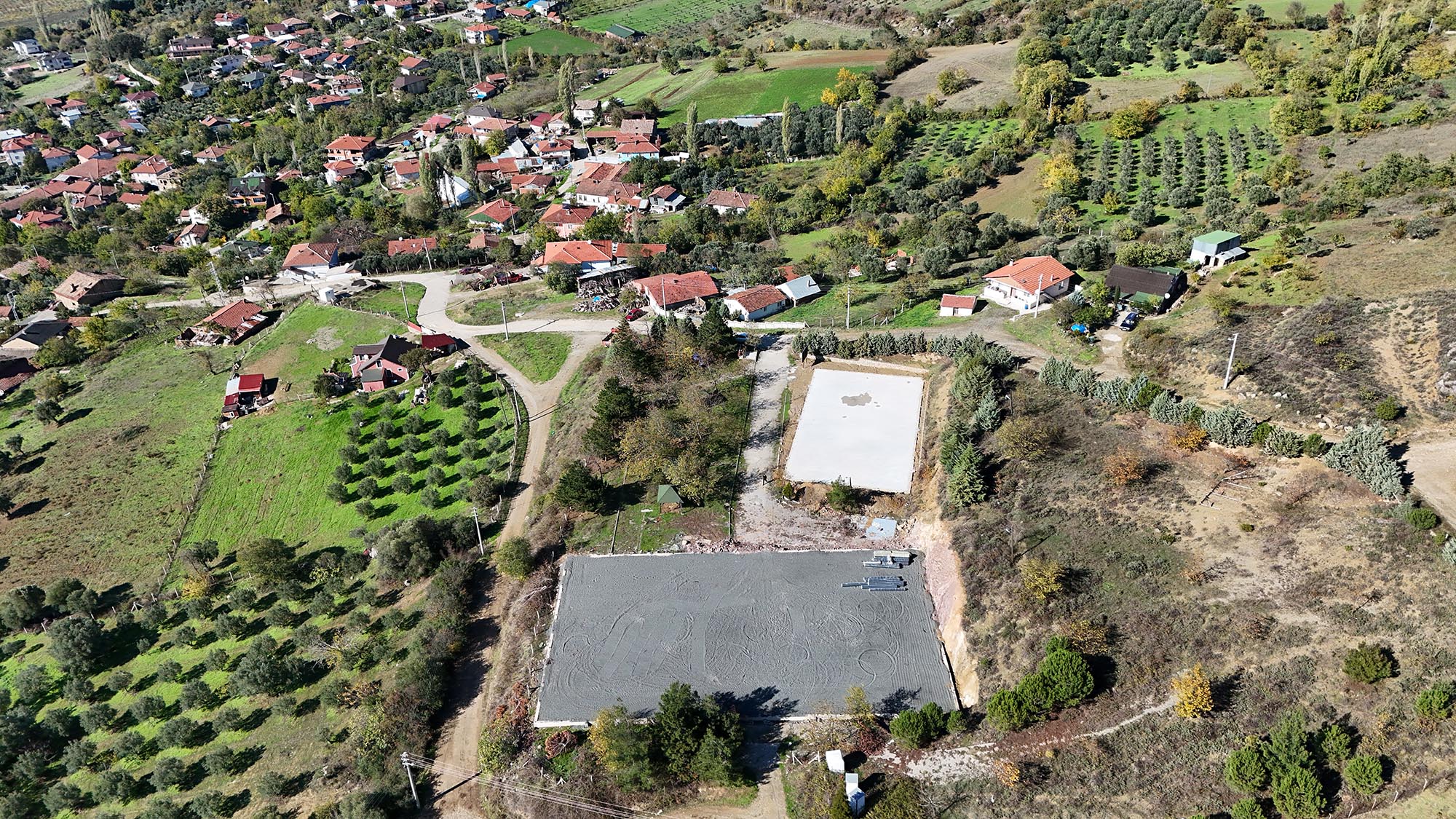 Geyve’de Eşme ve Bayat’a spor kompleksi