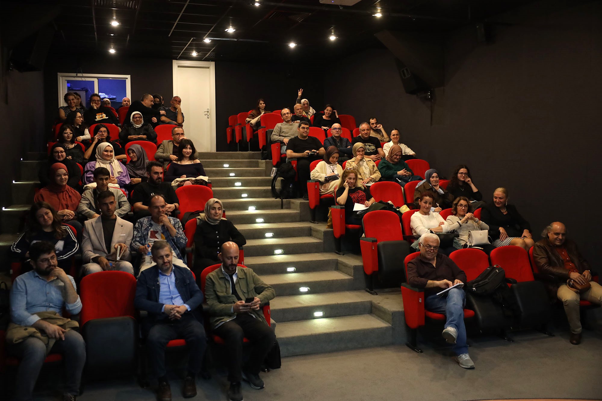 Felsefe Atölyesi yoğun katılımla başladı