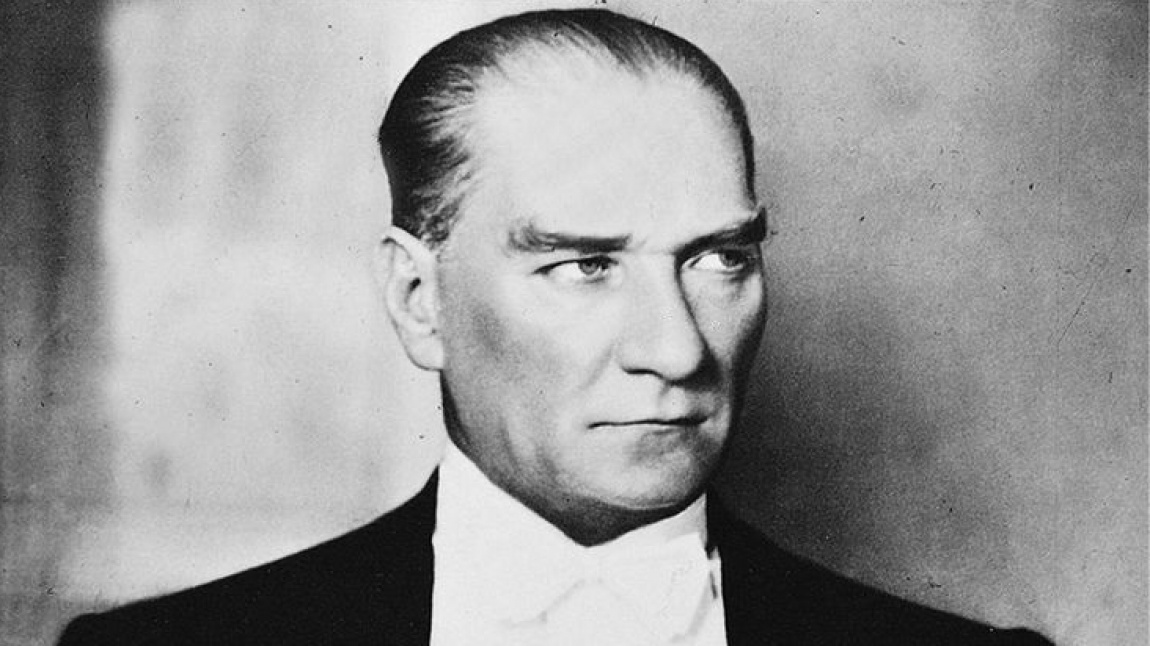 Atatürk’ü saygı ve minnetle anıyoruz