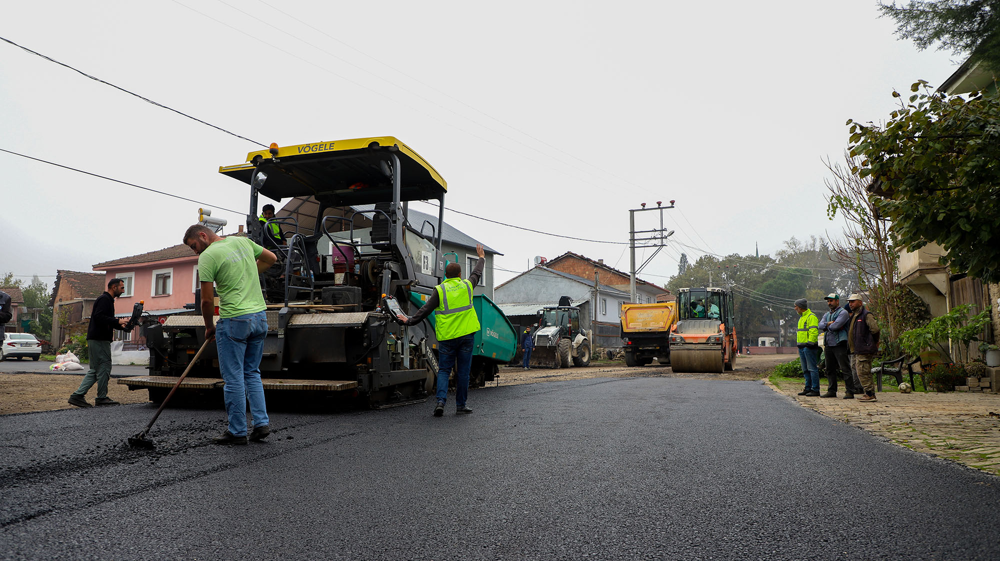 16 kilometrelik asfalt hamlesi