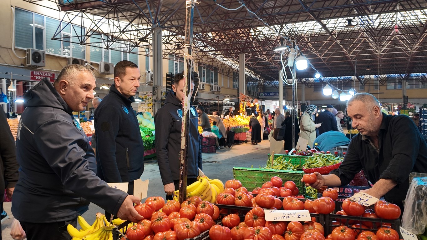 Hendek Zabıtası pazarı denetledi