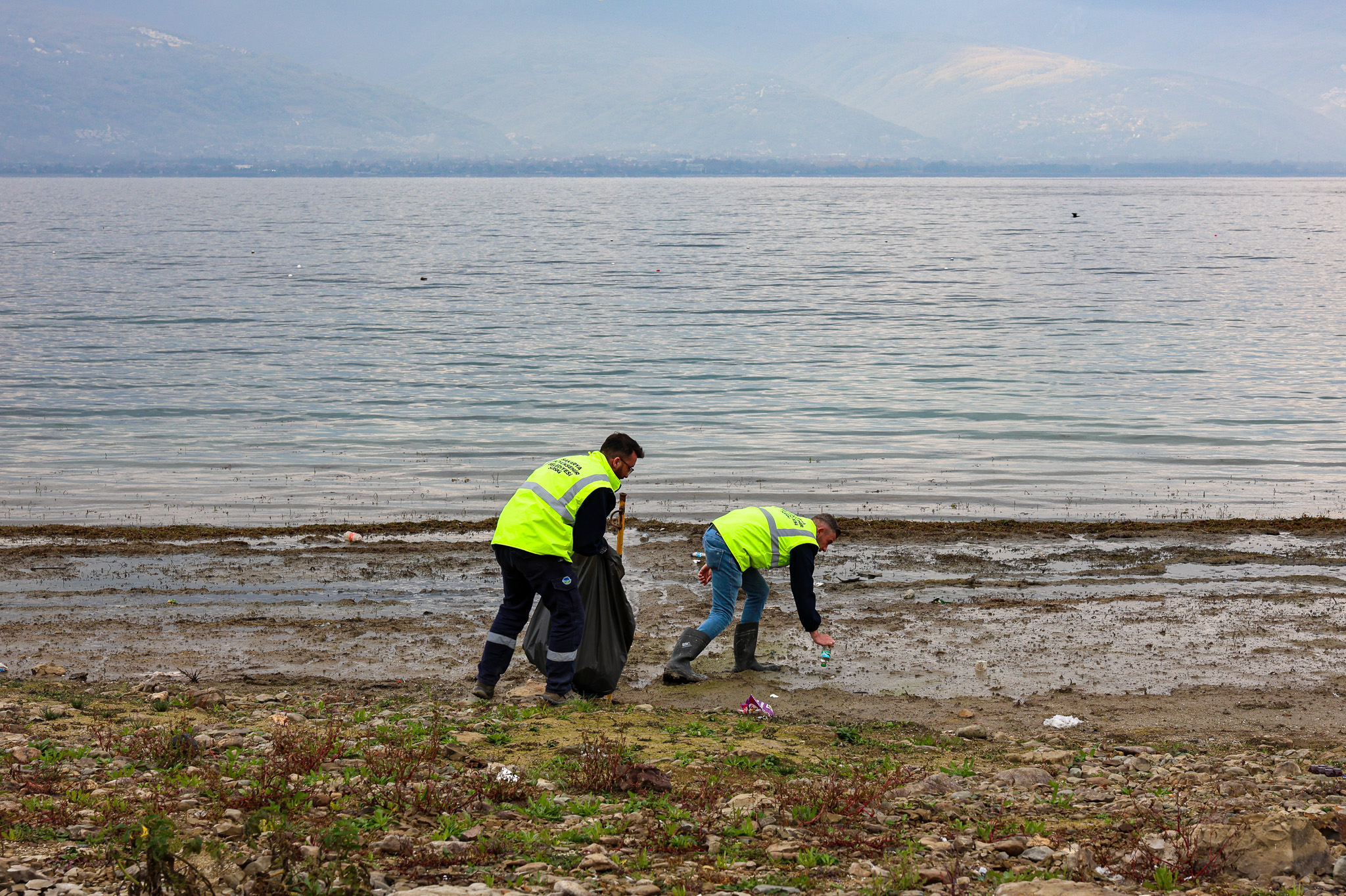 Sapanca Gölü ve çevresi temizleniyor