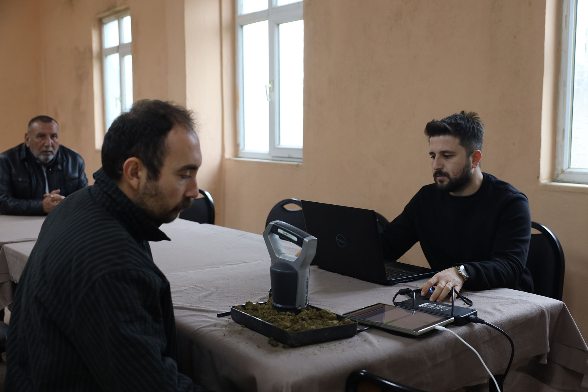 Toprak analizleri mutlu ediyor