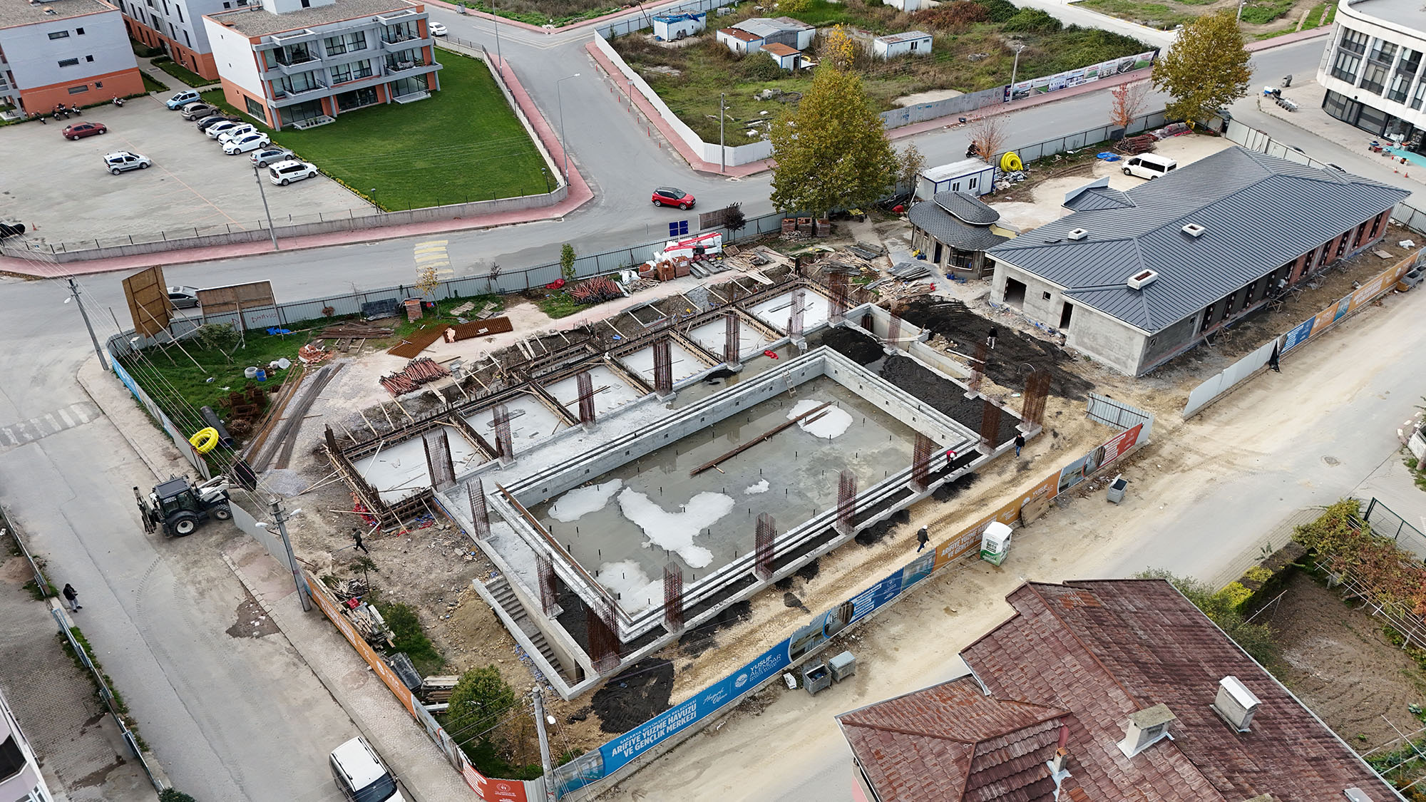 Arifiye yüzme havuzu ve gençlik merkezine kavuşuyor