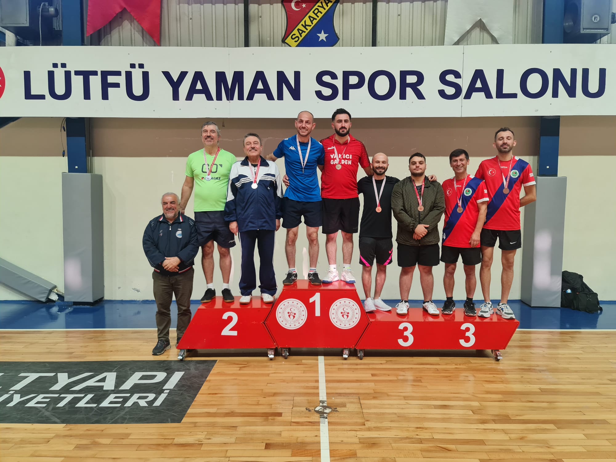 Atatürk için masa tenisi turnuvası