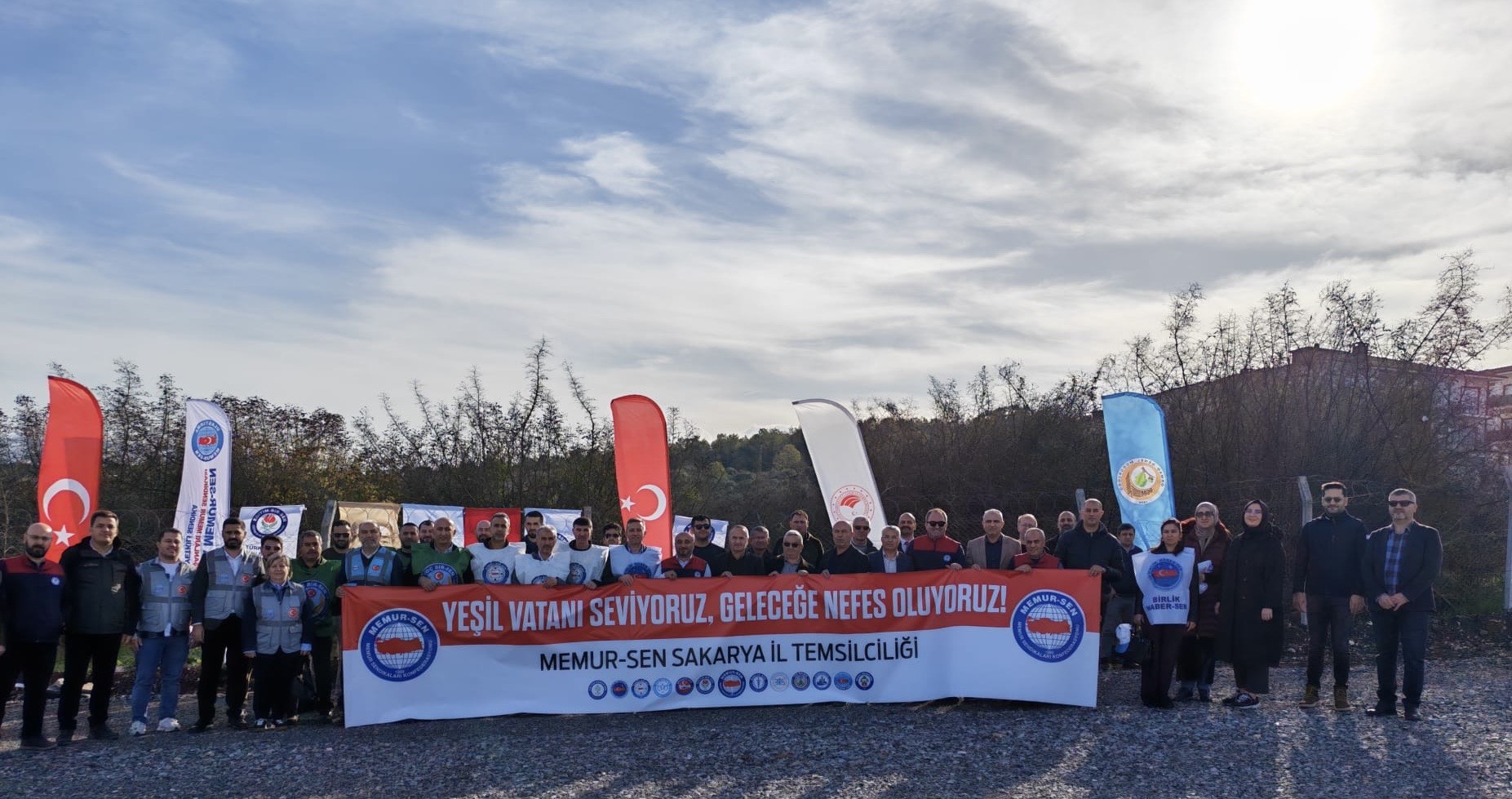 Memur-Sen’liler Yüzlerce Fidan Dikti