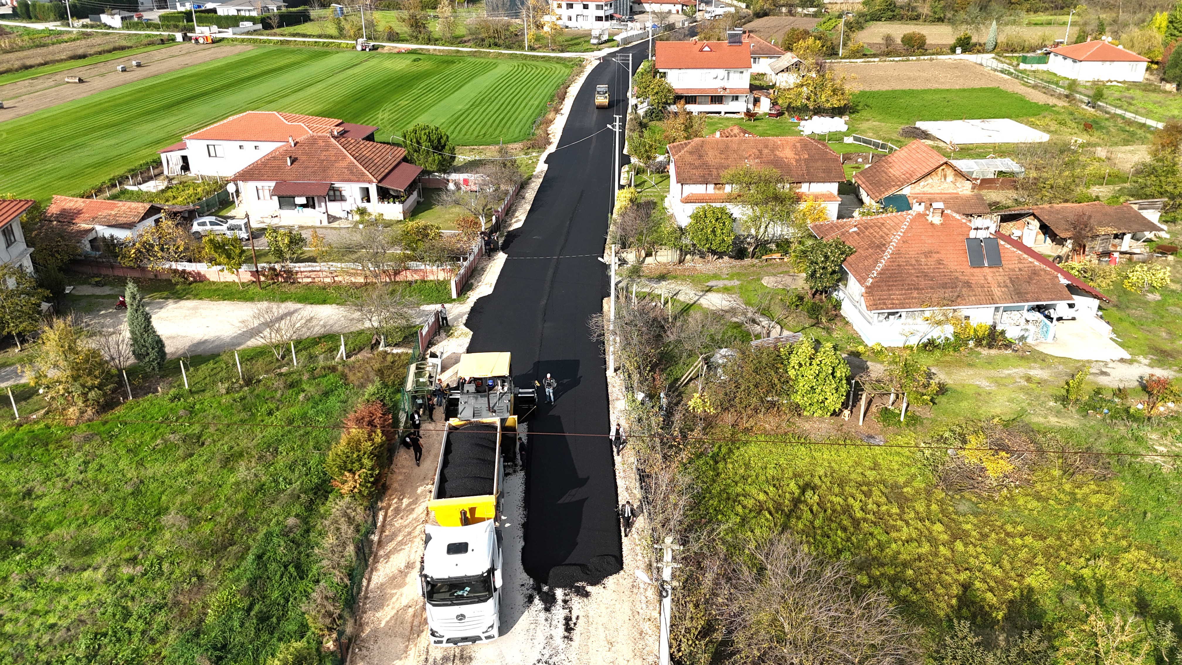 ERENLER BELEDİYESİ HASANBEY’DE O YOLU YENİLEDİ