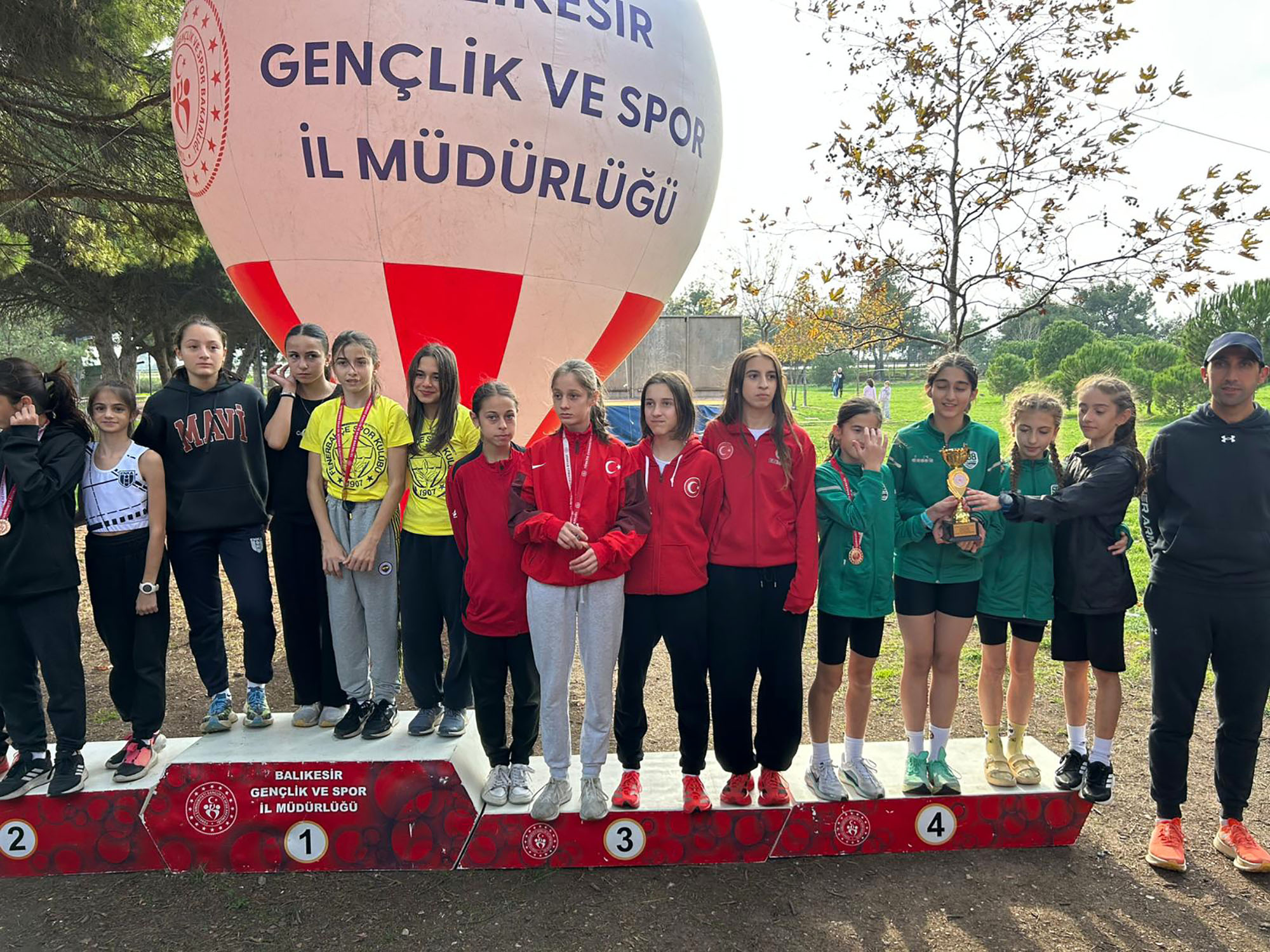 Büyükşehirli sporculardan madalya yağmuru