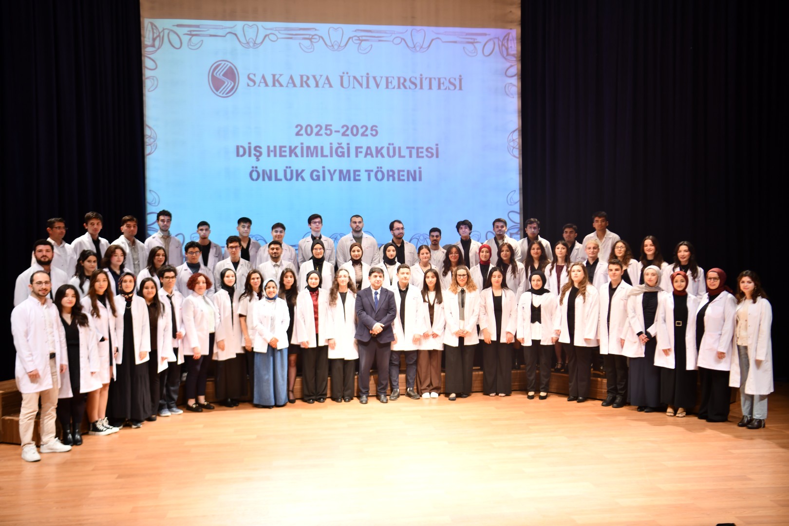 Diş Hekimi adayları önlük giydi