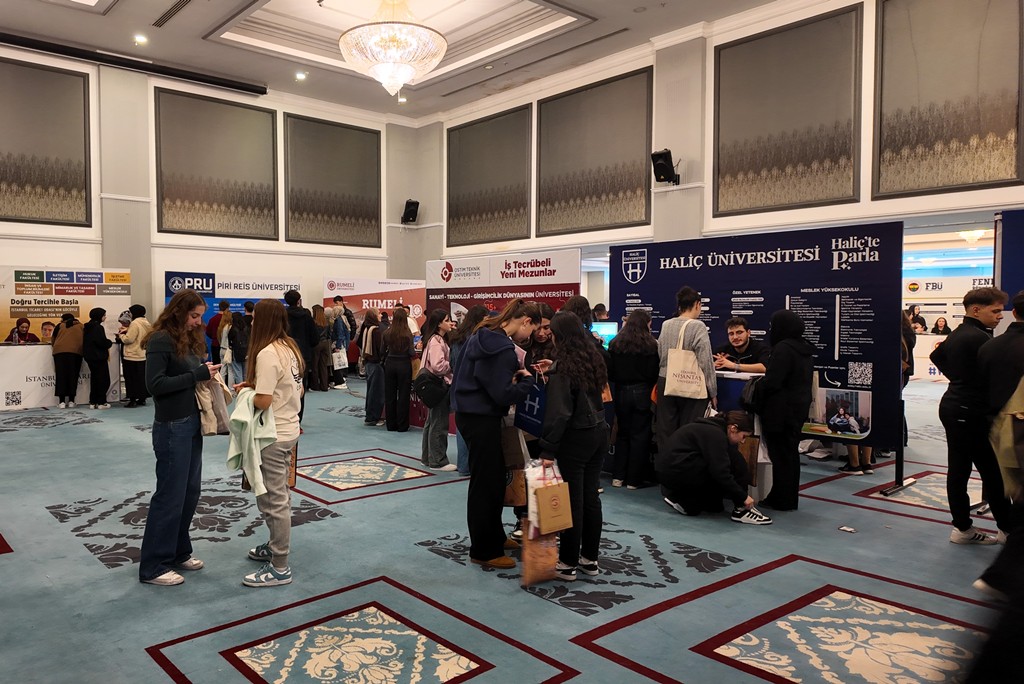 SUBÜ aday öğrencilerle tanıtım fuarında buluştu