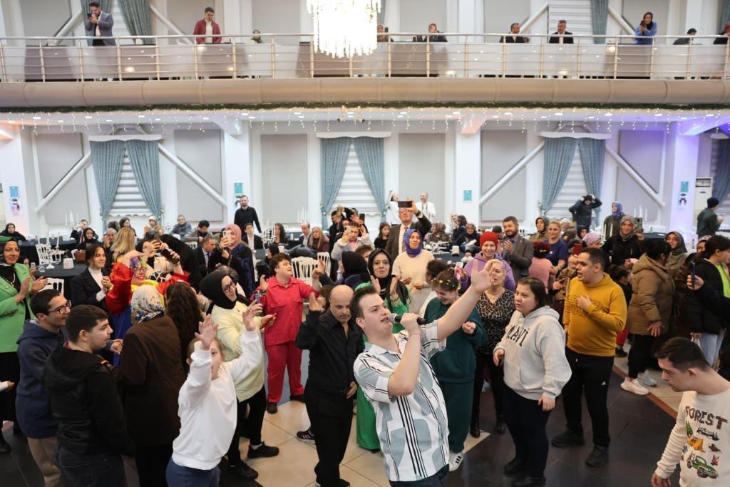 ERENLER'DE ENGELLİLER EĞLENDİ