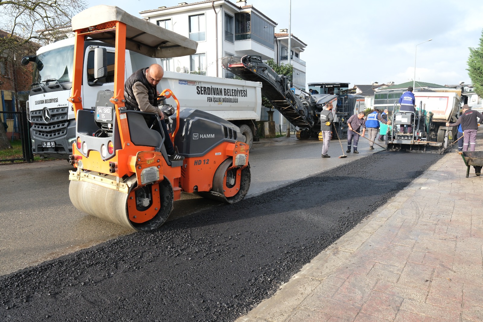 Süleyman Binek Caddesi’nde Asfalt Mesaisi
