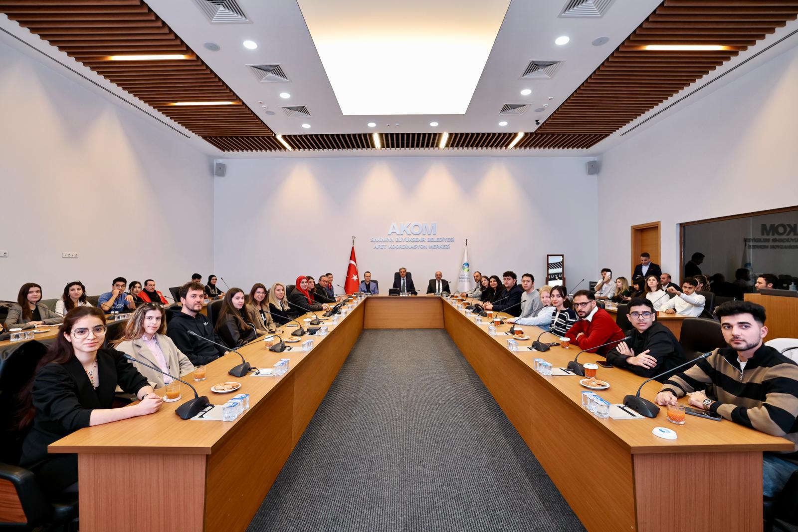 Başkan Alemdar 17 ülkeden gençleri ağırladı