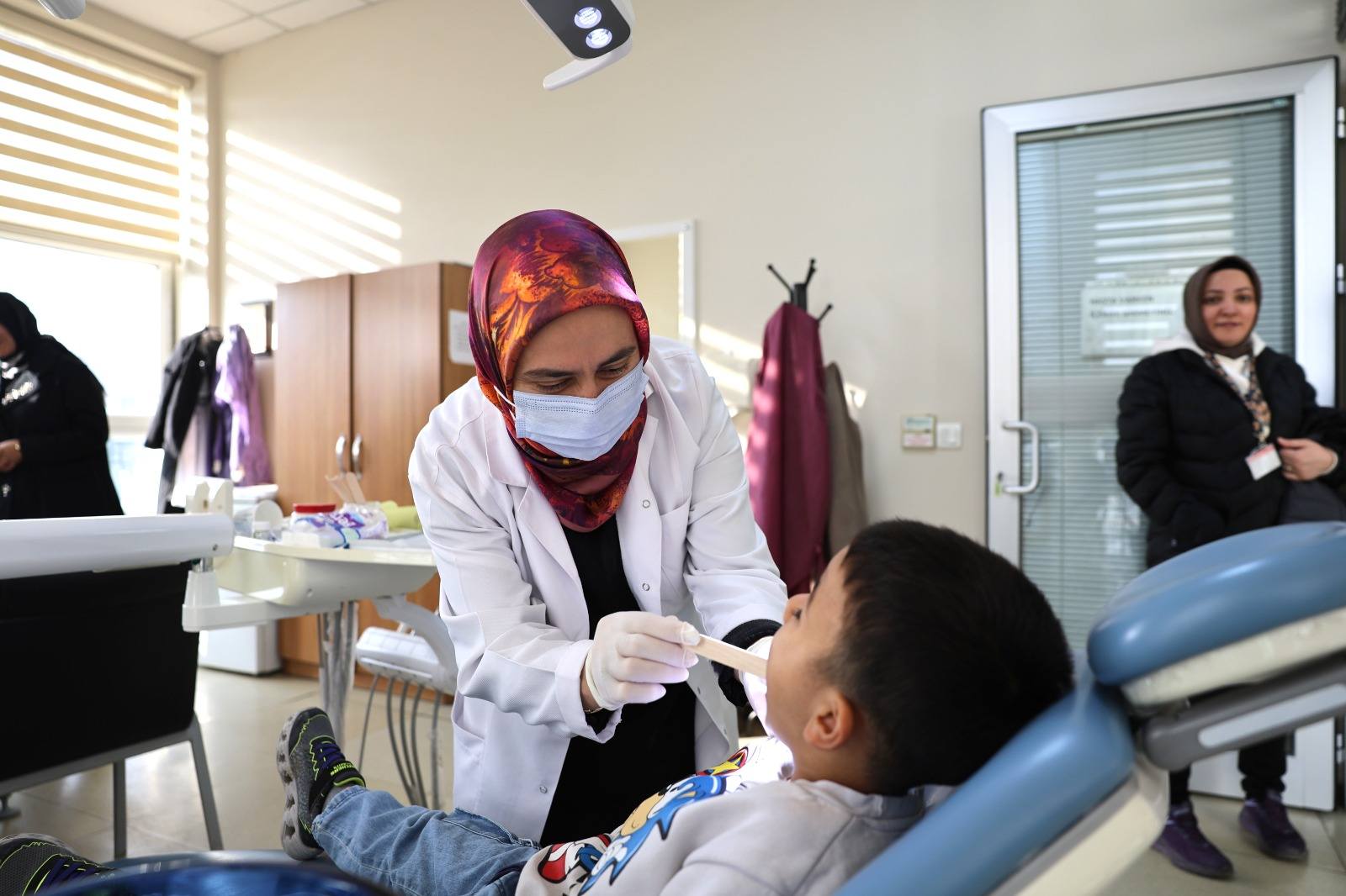 Erenler'de çocuklara diş bakımı