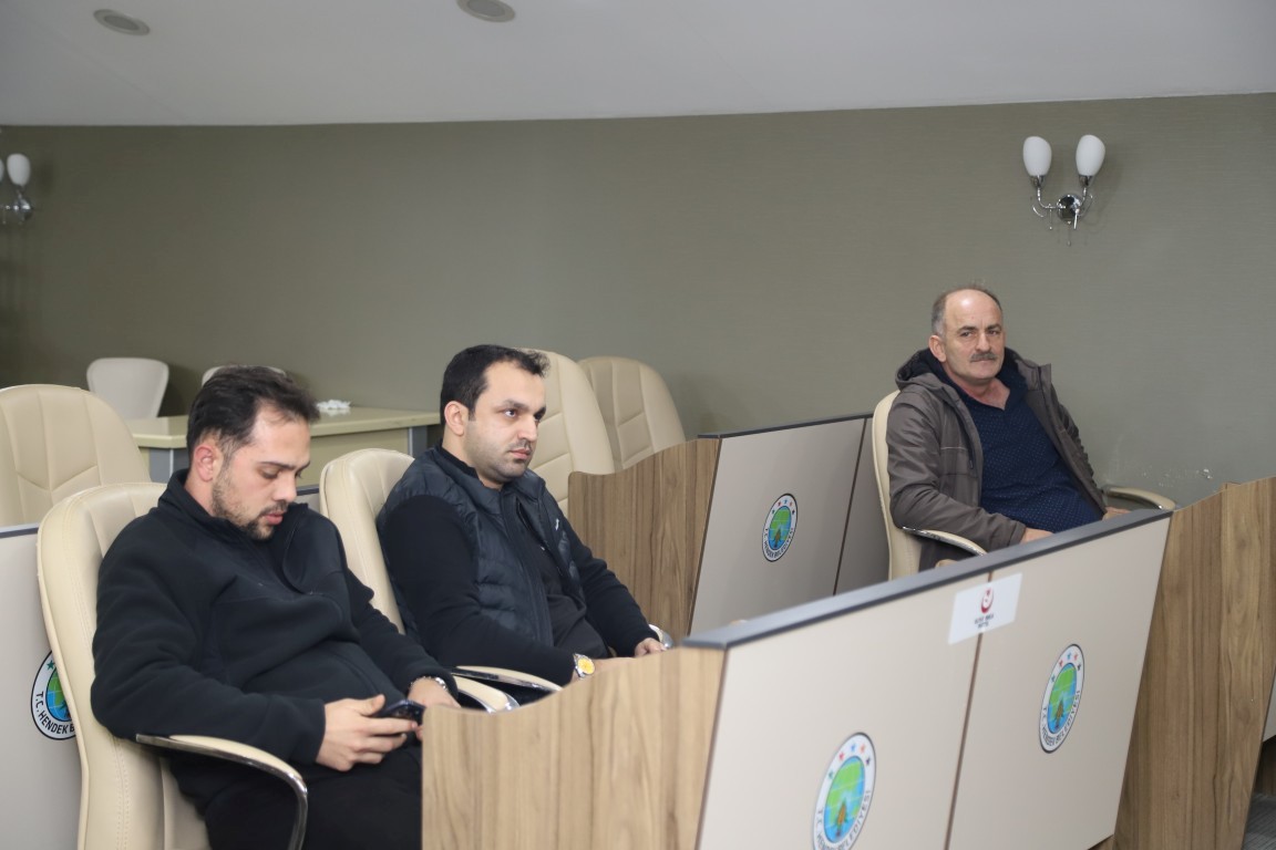 Hendek'te 10 aracın satışı yapıldı