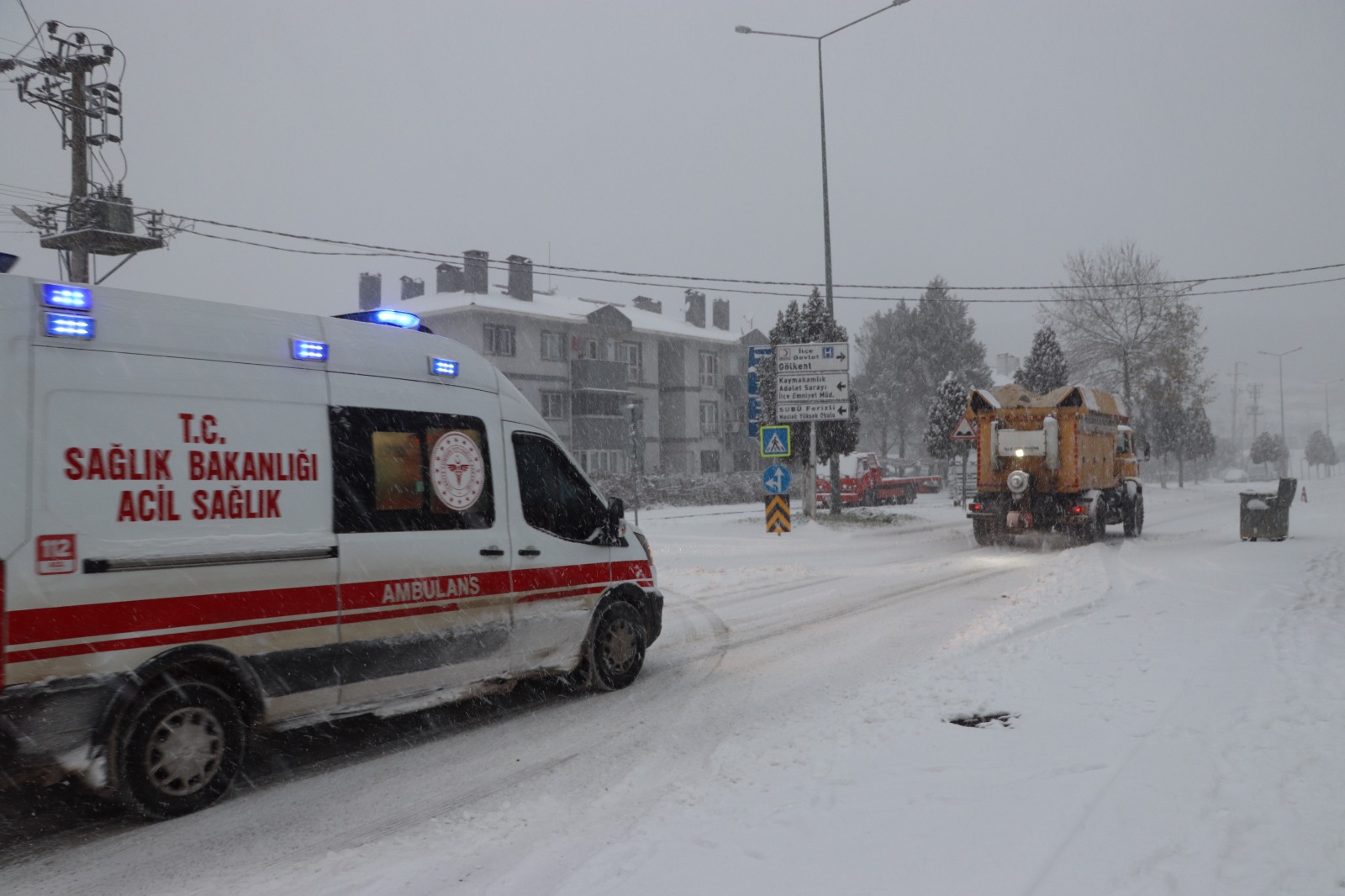 Ferizli'de kar seferberliği sürüyor