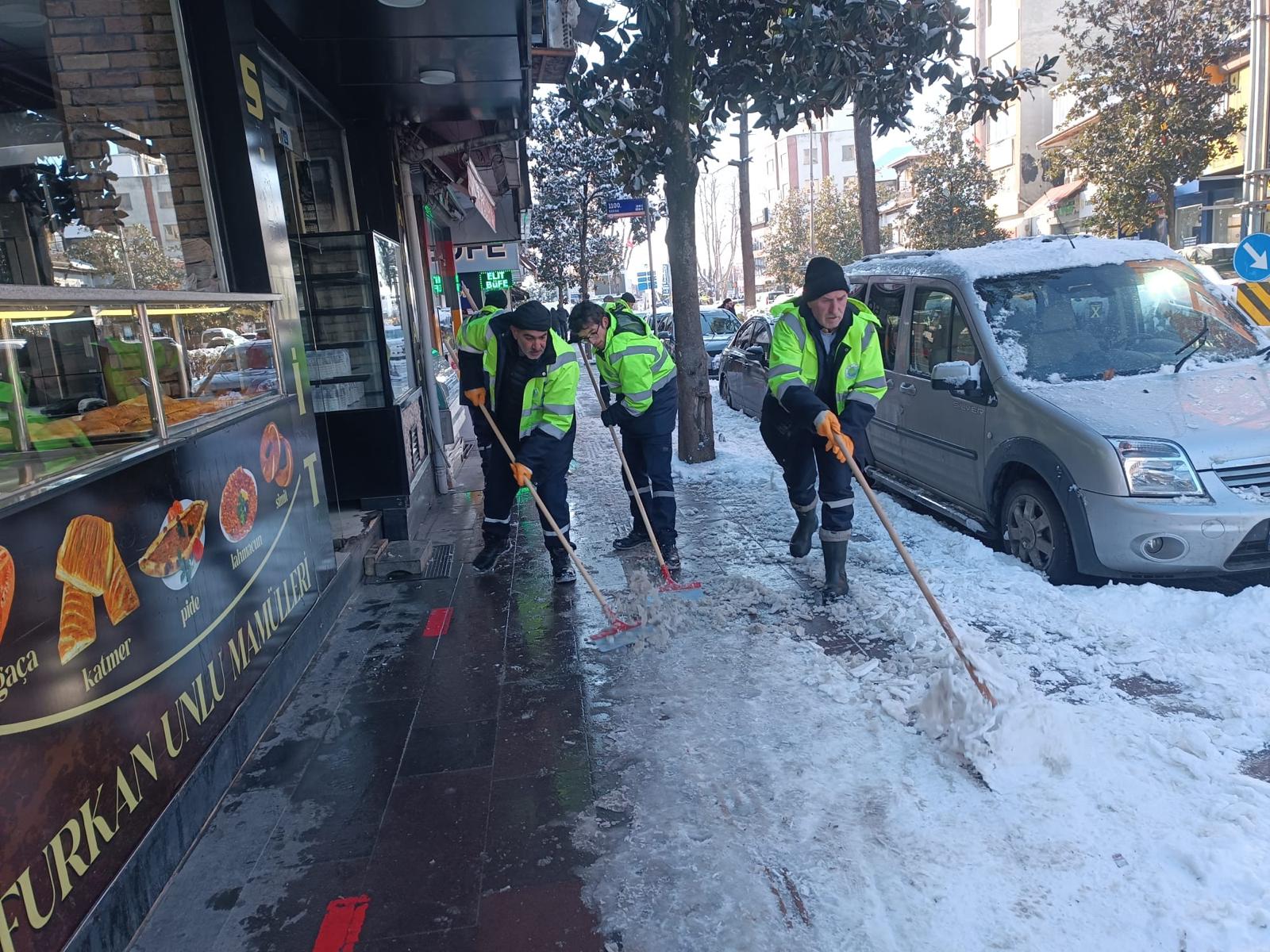 Hendek'te karla mücadele