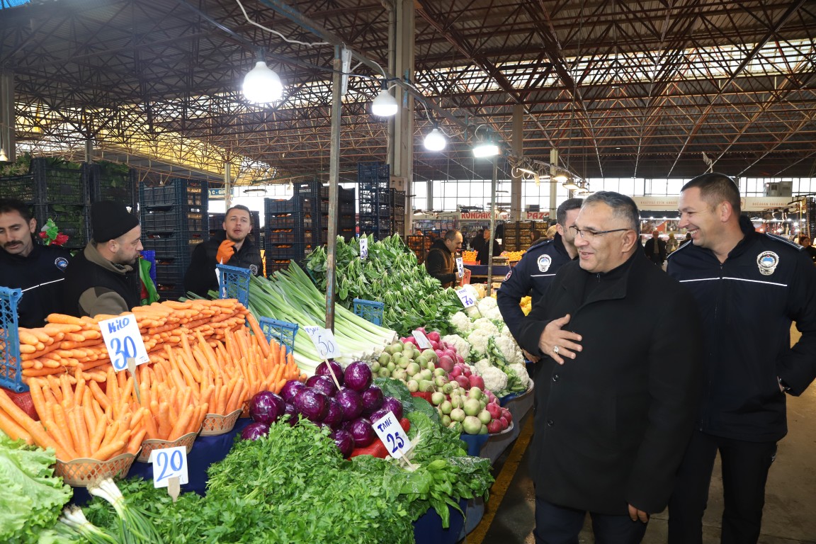 HENDEK’TE ZABITASI PAZARI DENETLEDİ
