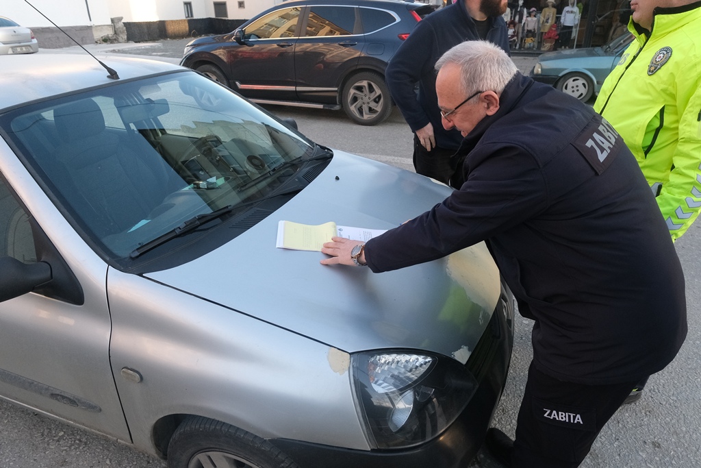 Sapanca Zabıtası trafikte düzen sağlıyor