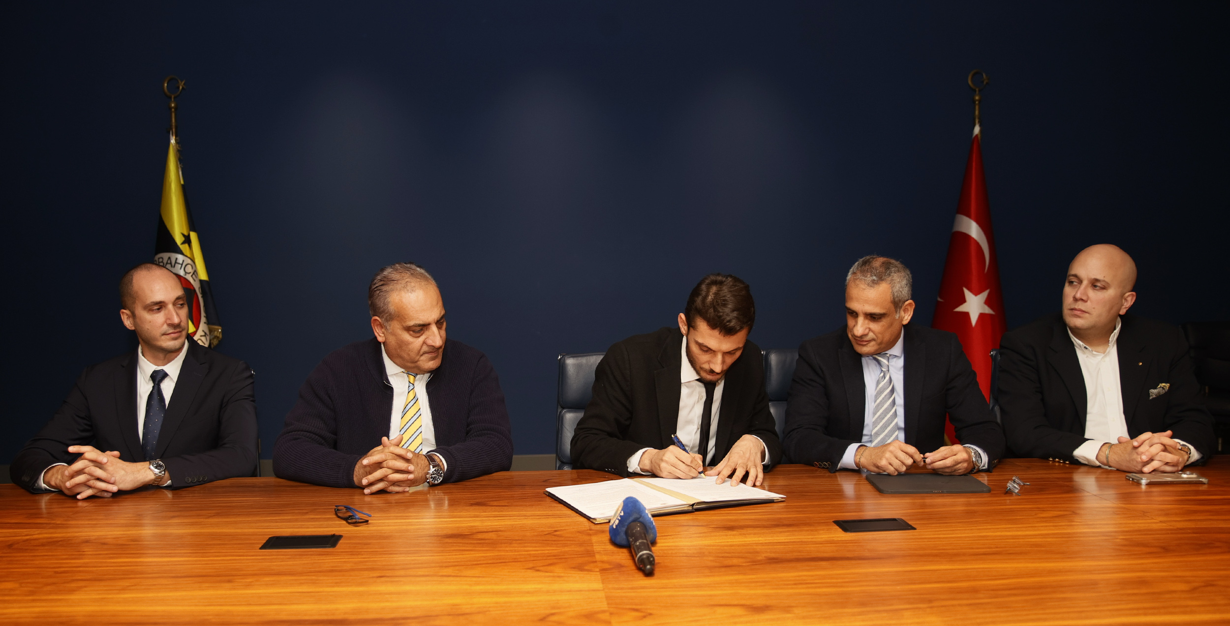 Sapanca ile Fenerbahçe imzaları attı