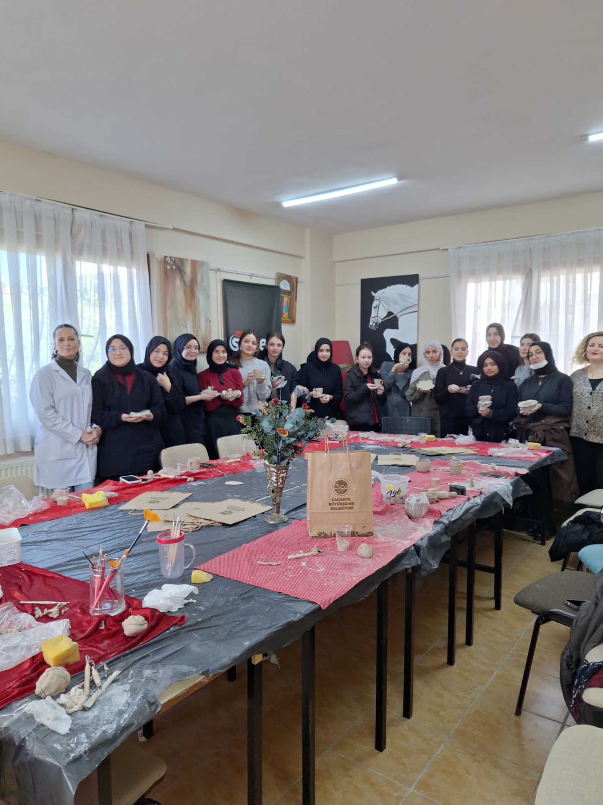 Seramik atölyesinde üretime katıldılar