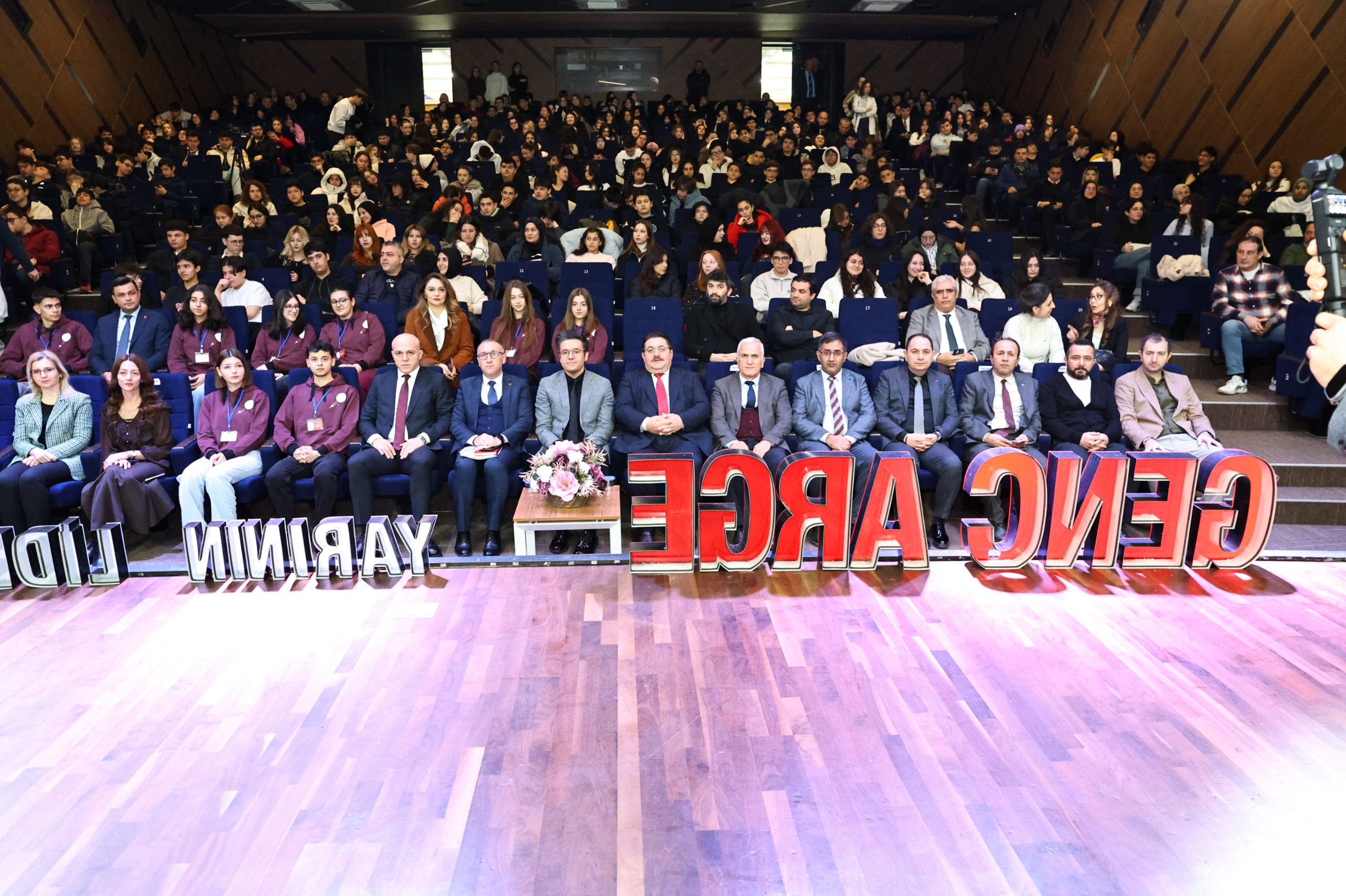 Yarının Liderleri  için zirvede