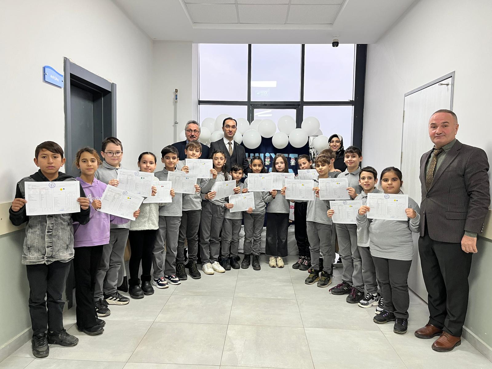 Söğütlü'de karneler dağıtıldı