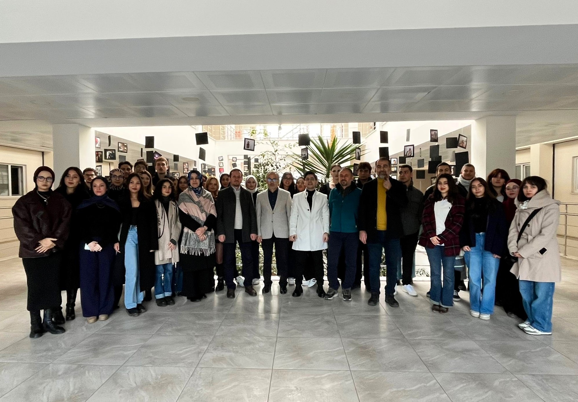 SUBÜ öğrencilerinden fotoğraf sergisi