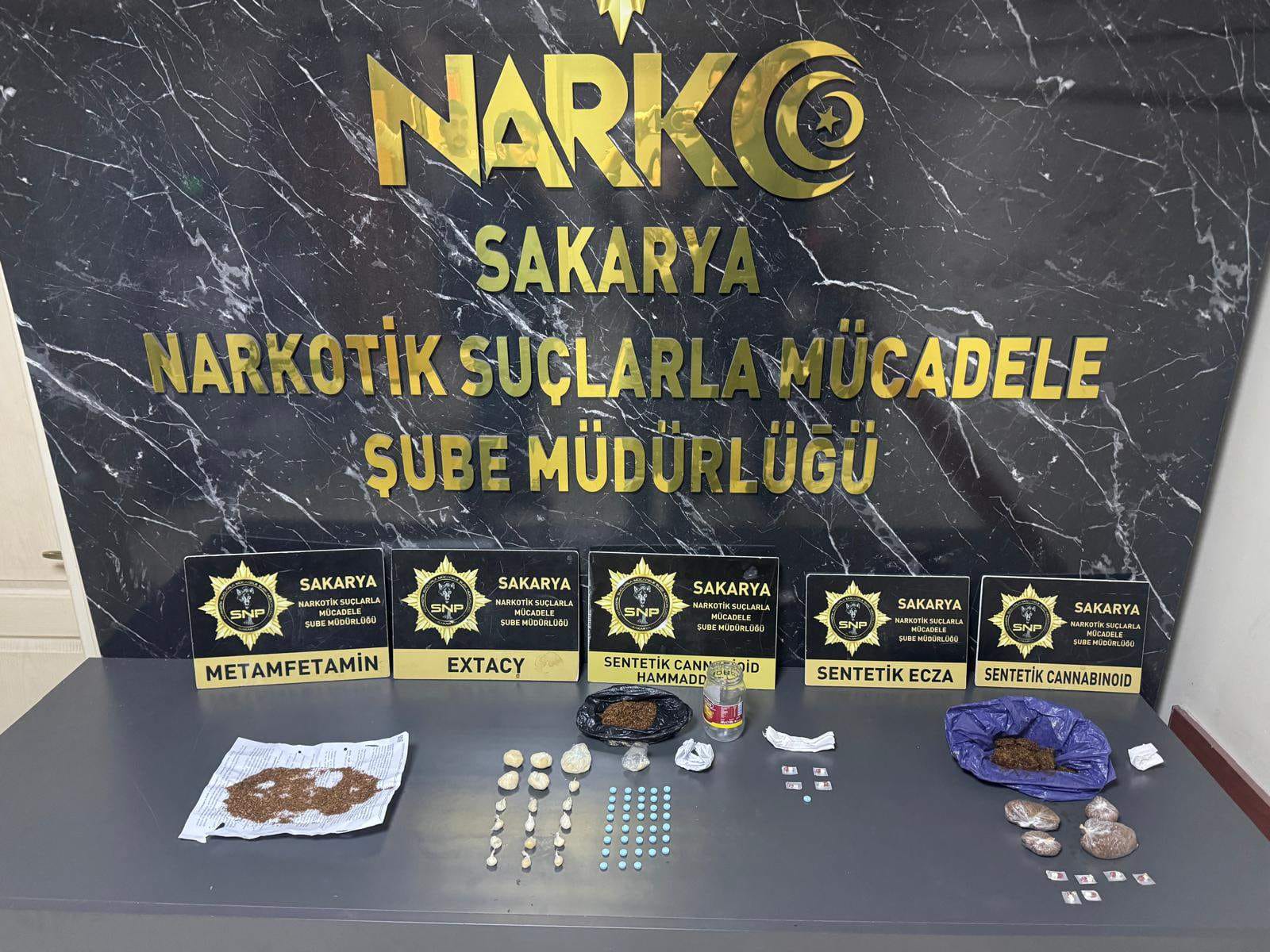 2 ilçede uyuşturucu operasyonu: 5 gözaltı