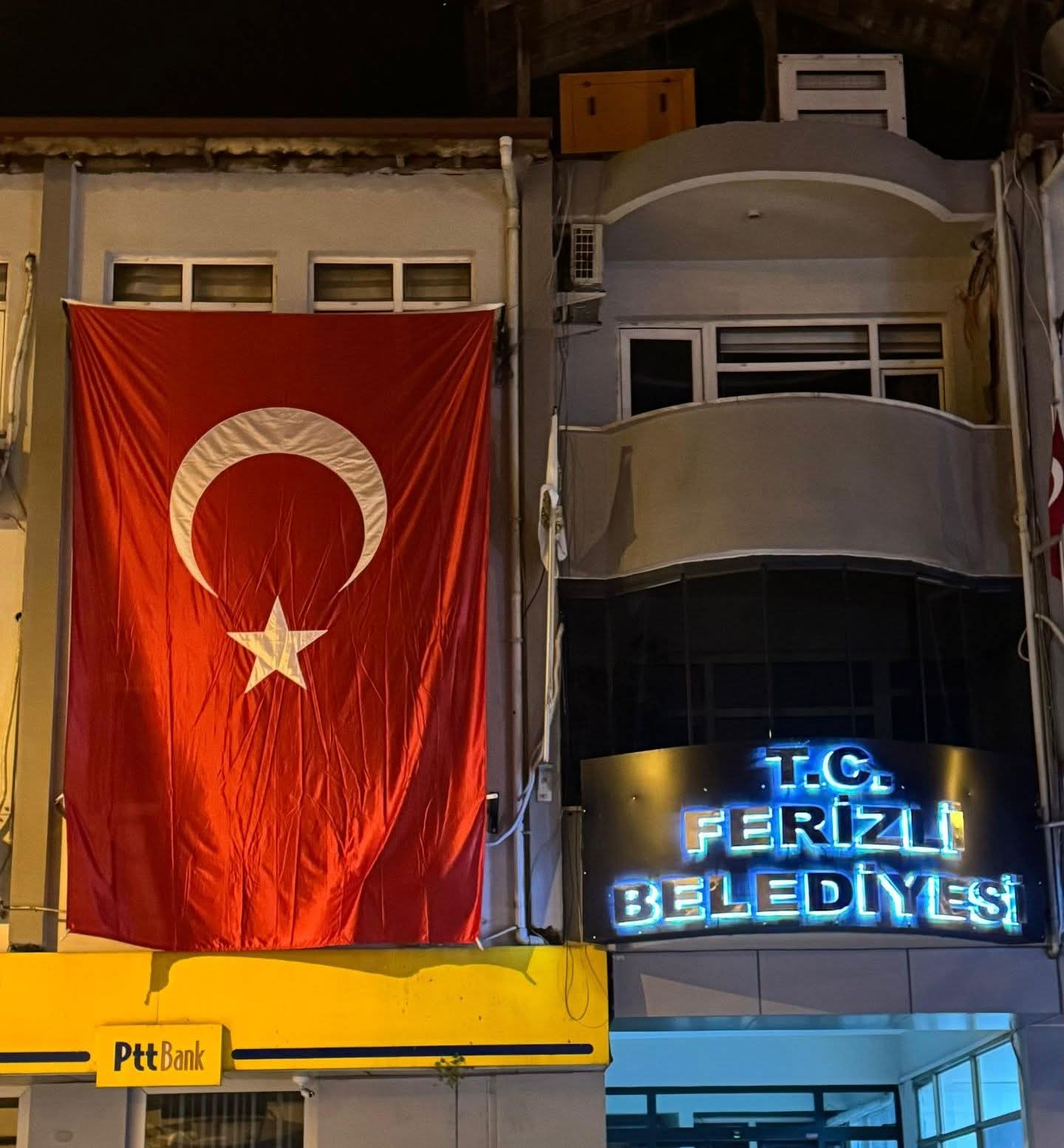 Başkan Ata; 'Şanlı bayrağımız gururla dalgalanmaya devam edecek