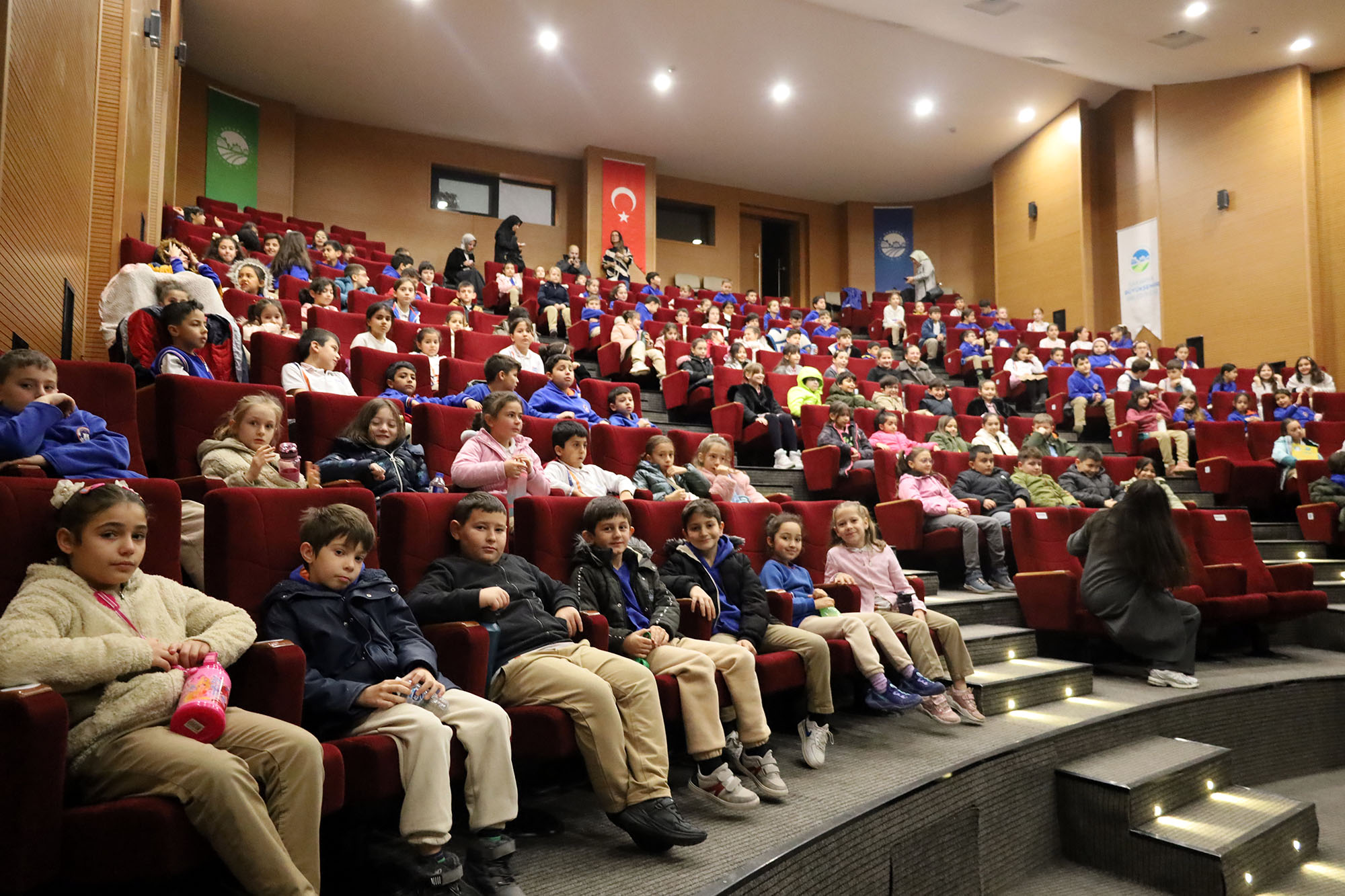 Bin 500 çocuğu tiyatroyla buluştu