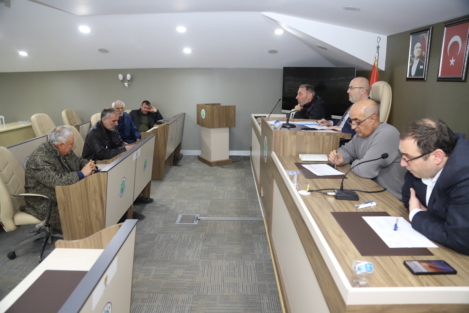 HENDEK'TE 4 ARAÇ SATILDI