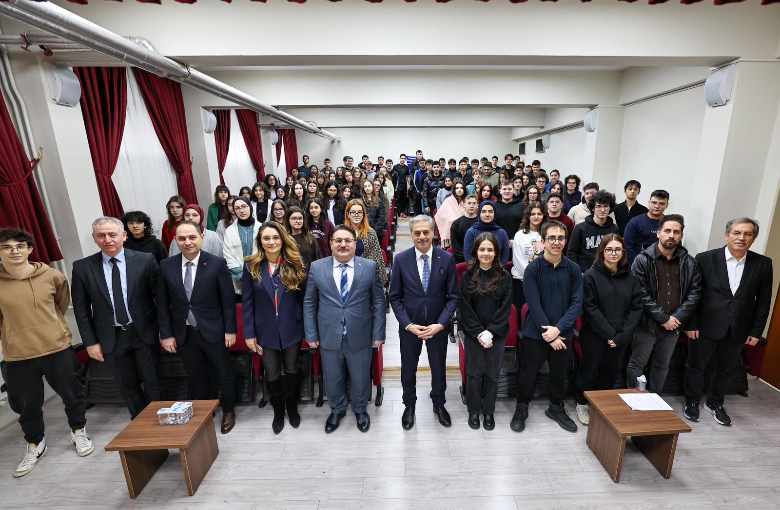 Merkezimizde gençliğin geleceği var