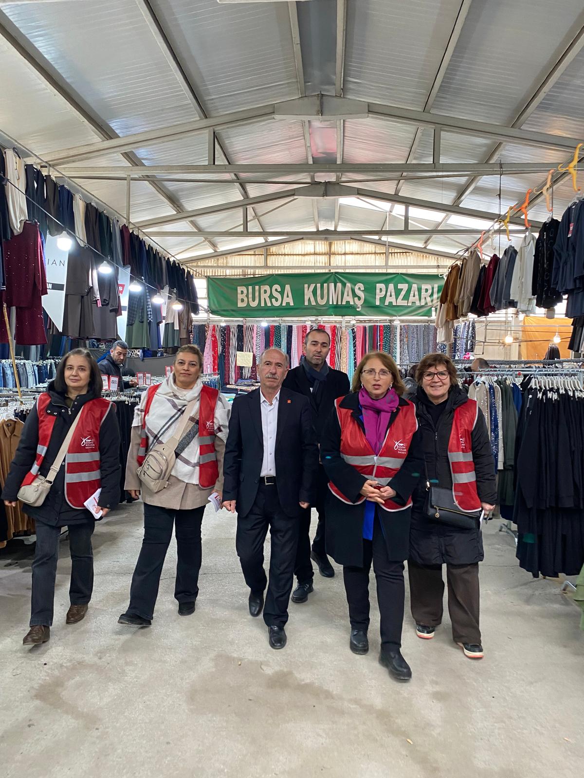 CHP'li Kadınlar Akyazı pazarındaydı