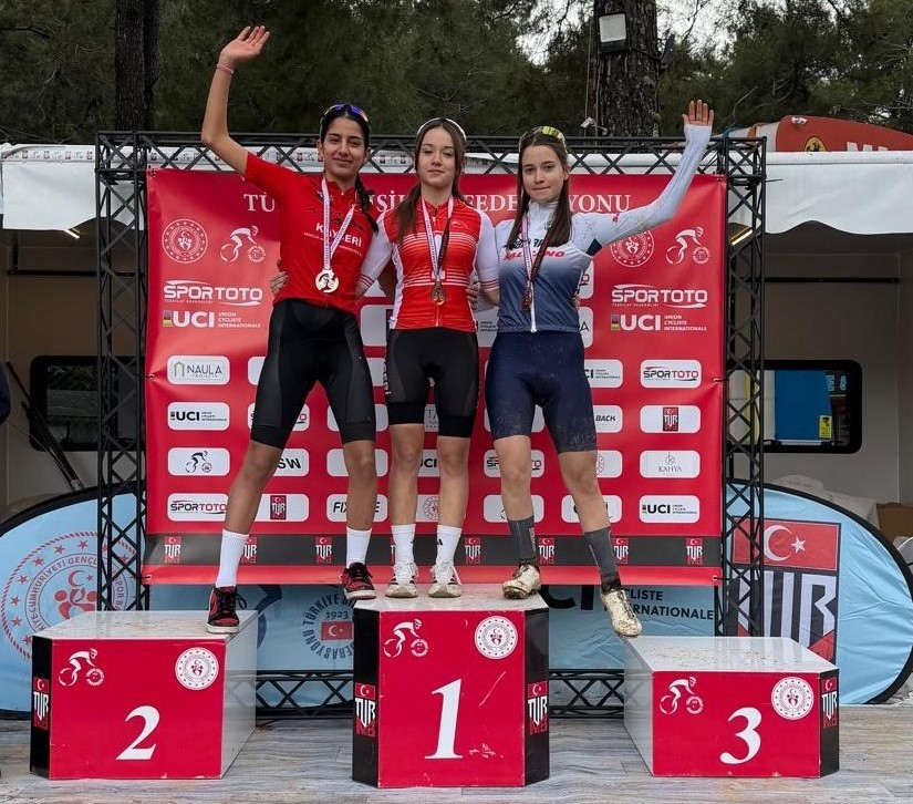 Atletizm ve bisiklette madalyaları topladılar