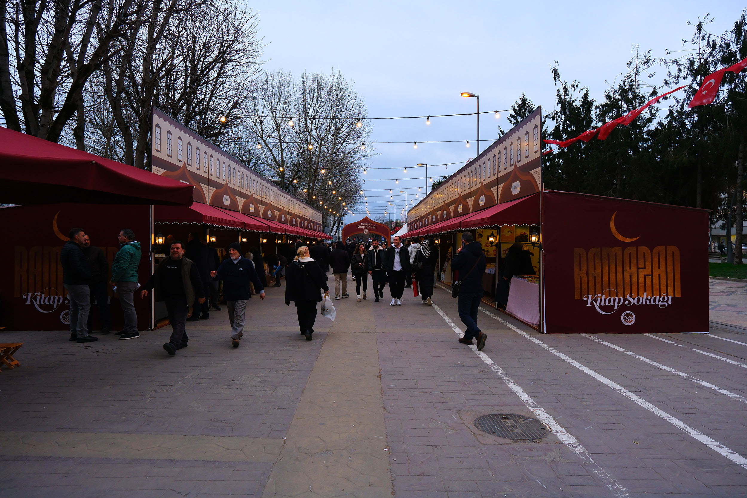 Kitap Sokağı kapılarını açtı