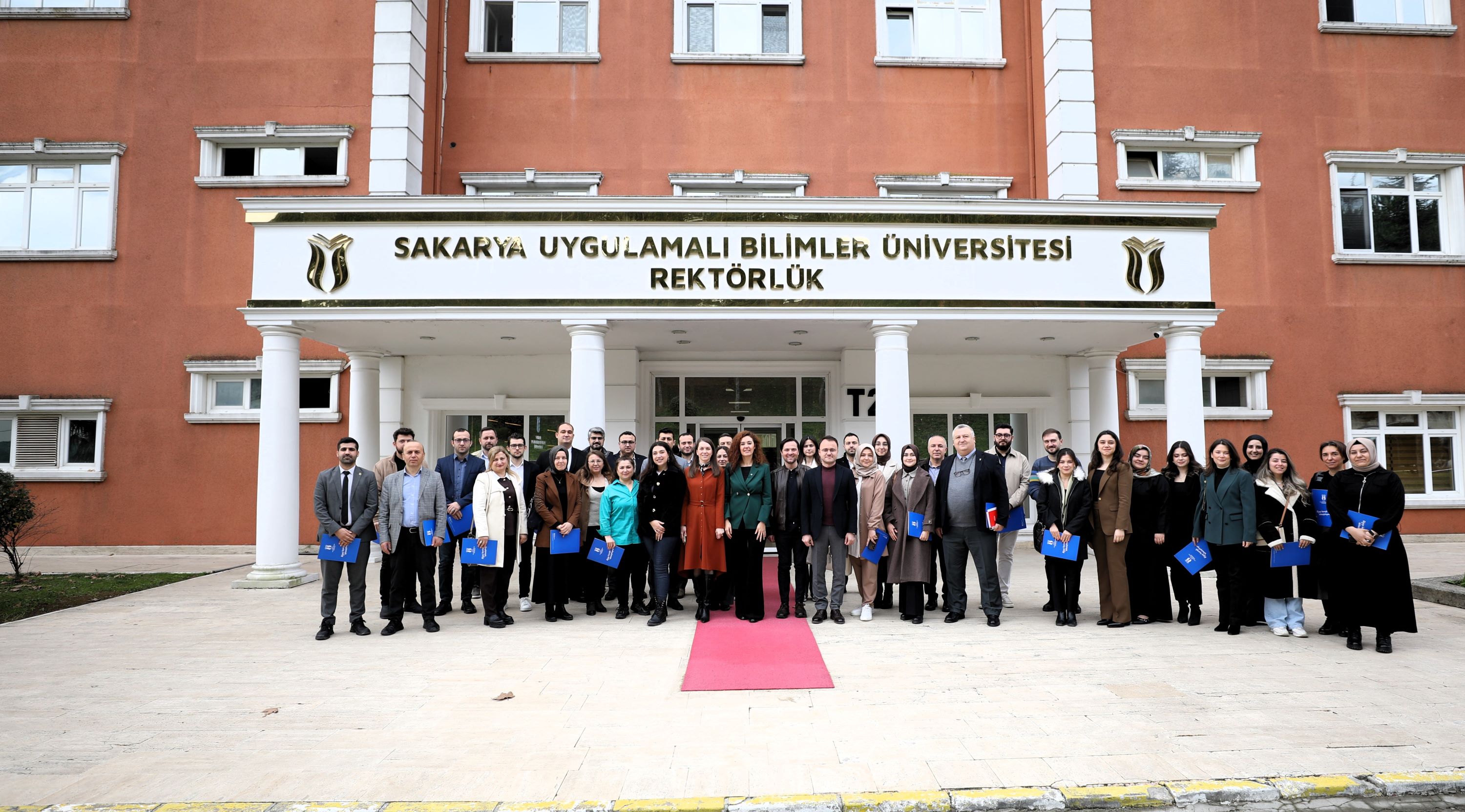 +1 Liderlik Okulu sertifikaları takdim edildi