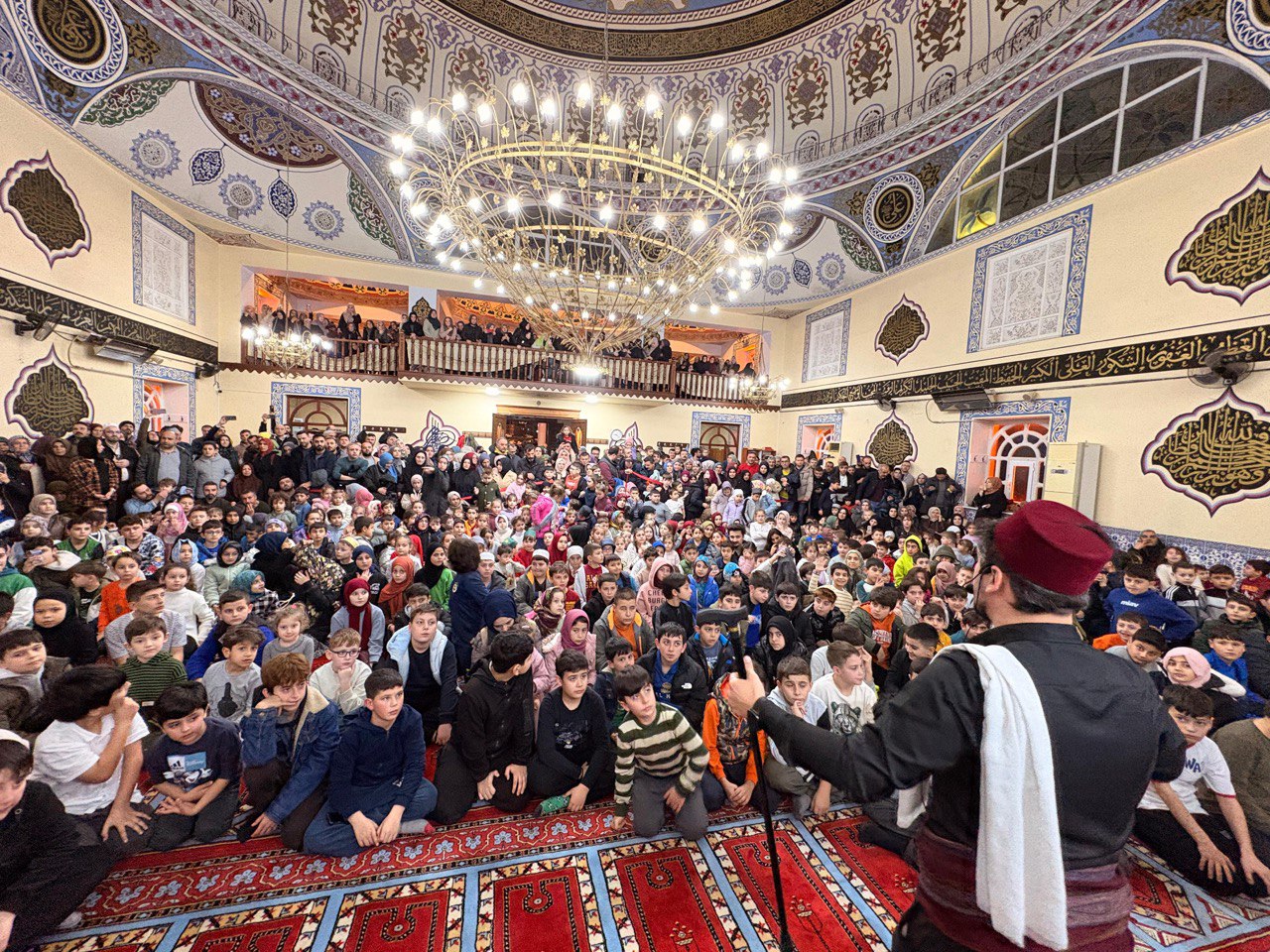 Camiler çocuk neşesiyle doldu