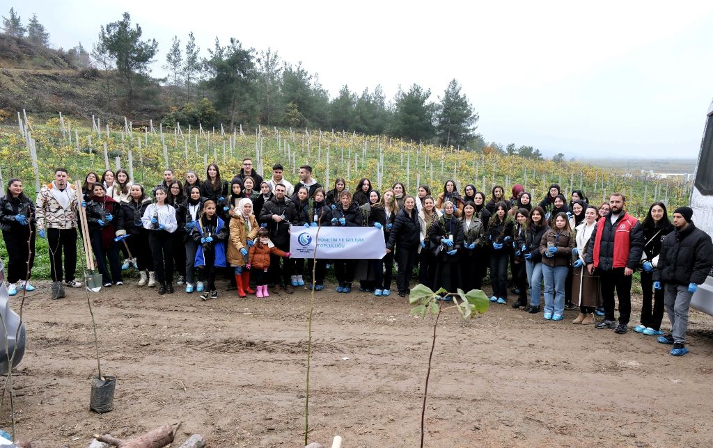 SUBÜ öğrencileri fidanları toprakla buluşturdu