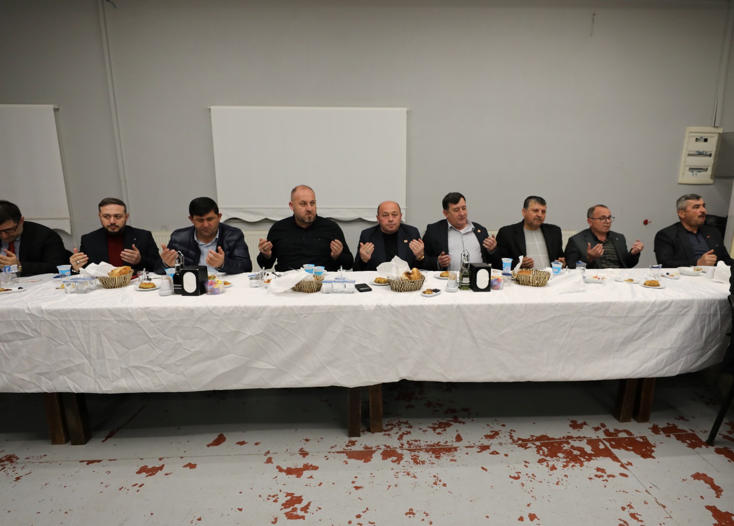 Başkan Ata muhtarlarla iftarda buluştu