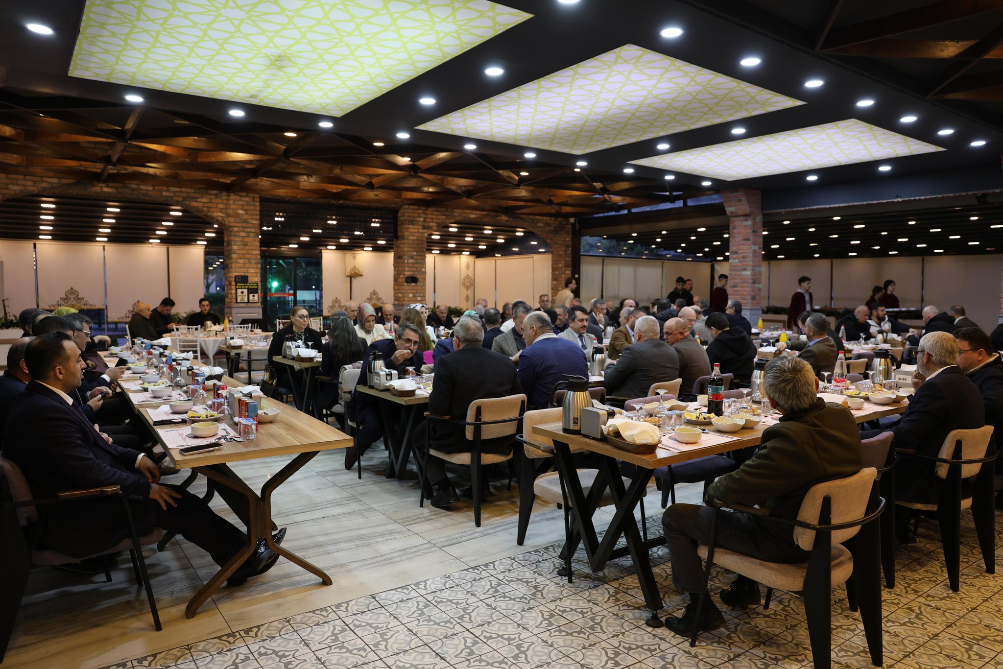 Erenler protokolü iftarda buluştu