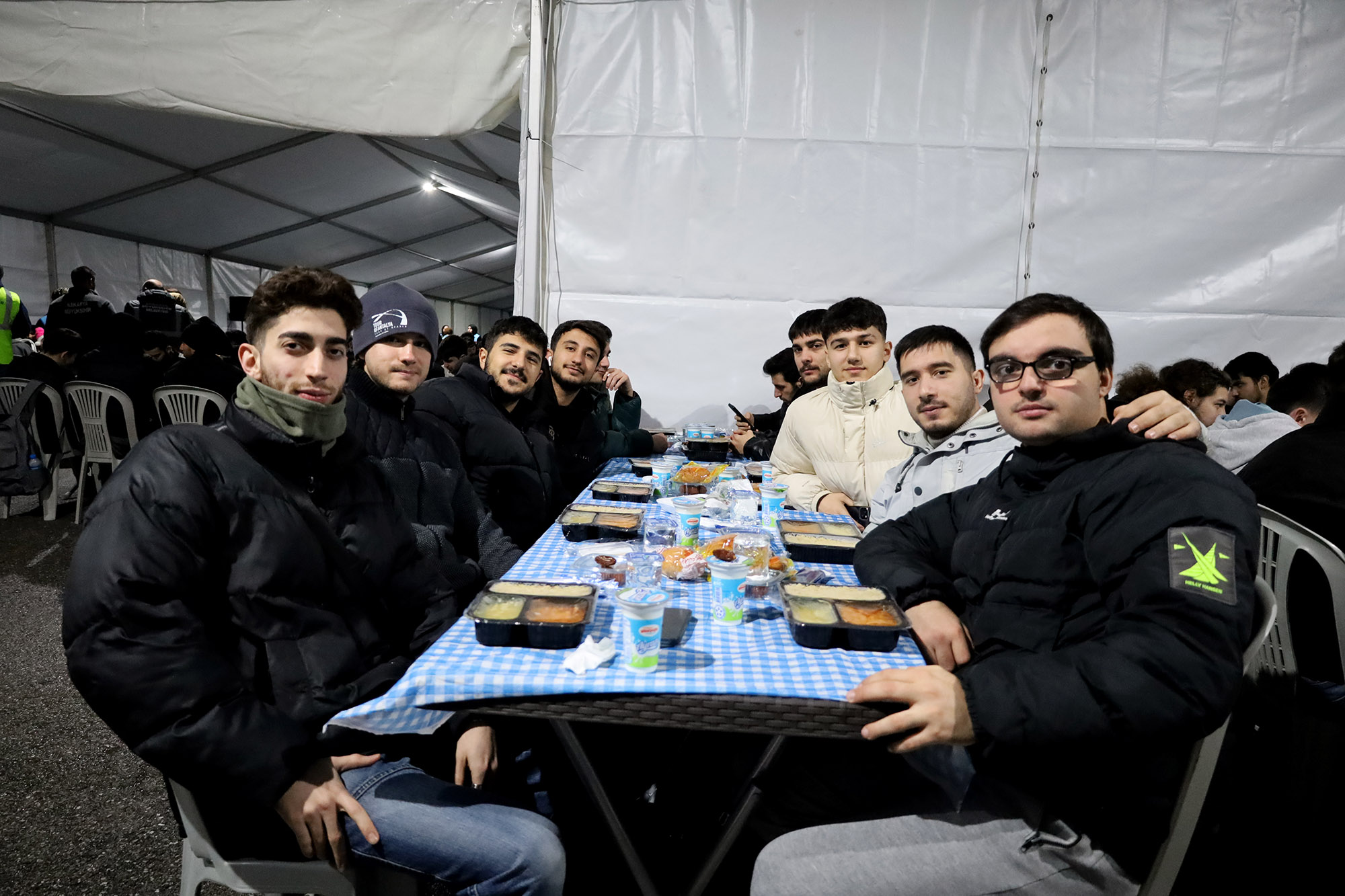 Her gün sıcak iftar yemeği