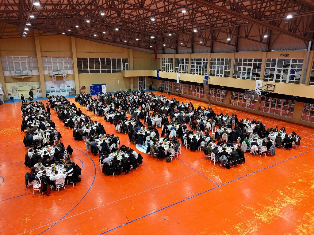 SUBÜ’lü öğrenciler iftar sofralarını paylaştı