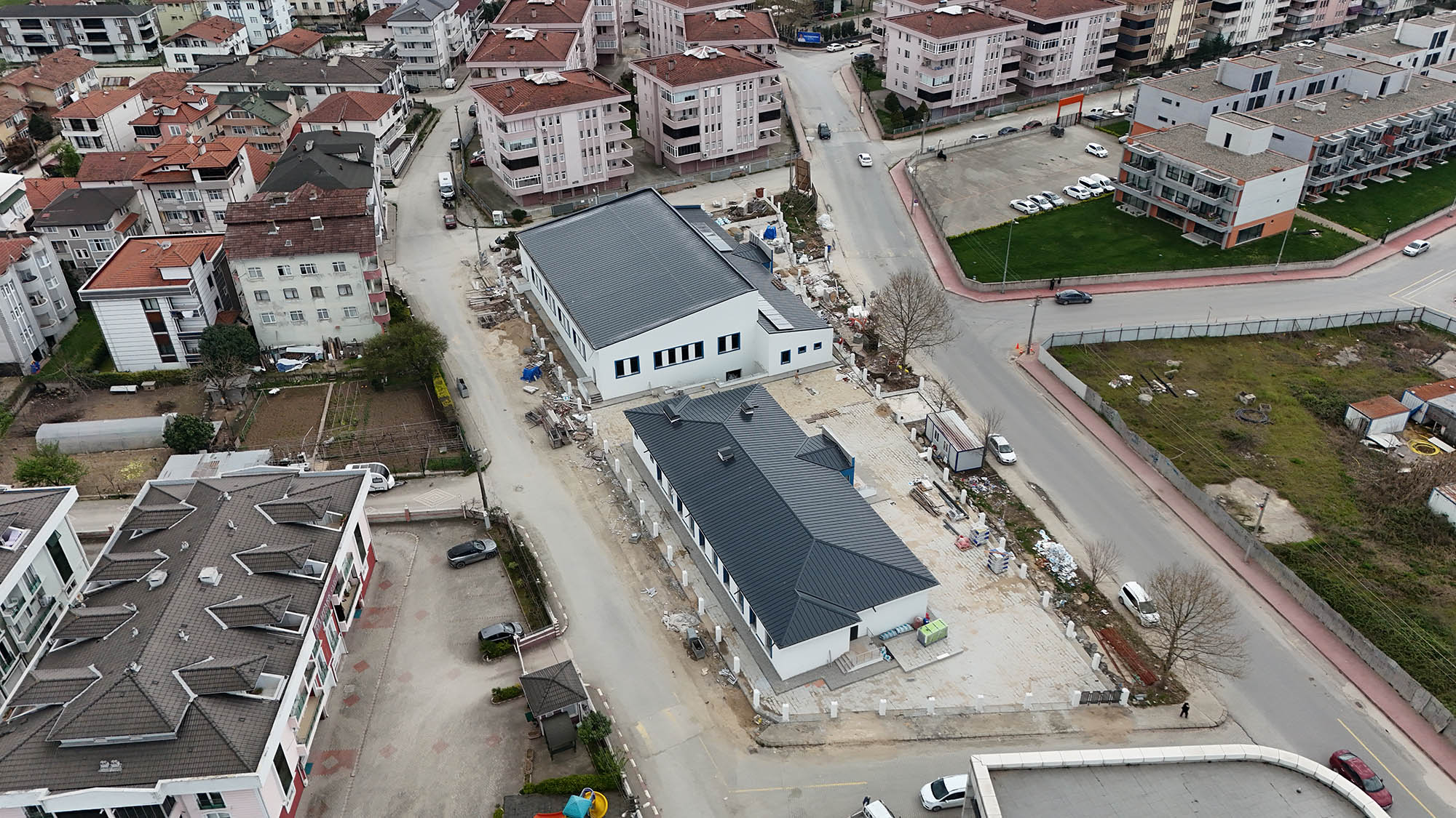 Arifiye Havuzu ve Gençlik Merkezi tamamlanıyor