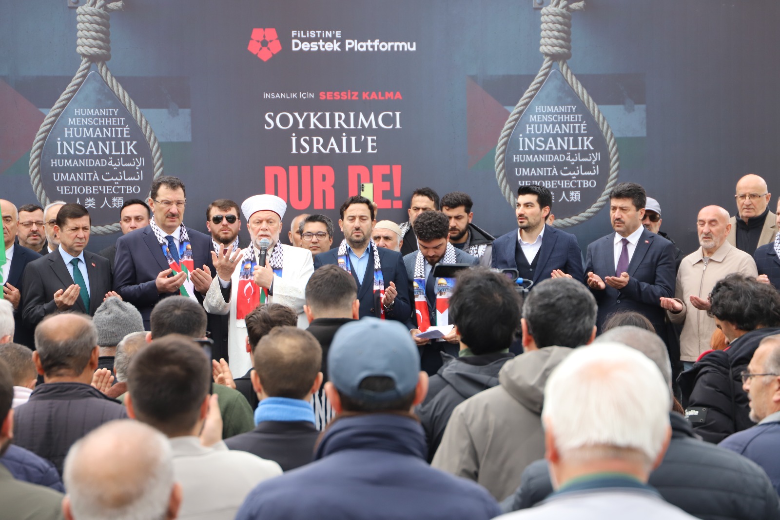 Dualar Filistin için edildi