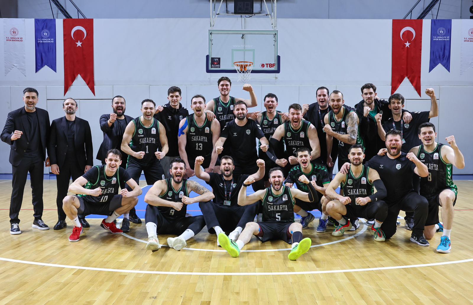 Büyükşehir Basketbol 1. Lig’e yükseldi