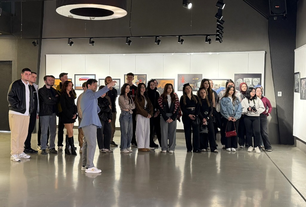 Derslerini fotoğraf sergisinde işlediler